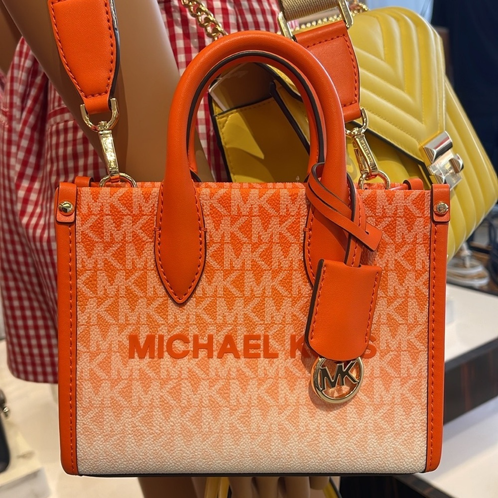 Michael Kors Mirella Extra-Small Ombré Logo Crossbody XBODY Shopper
Poppy
NWT - Picture 15 of 16